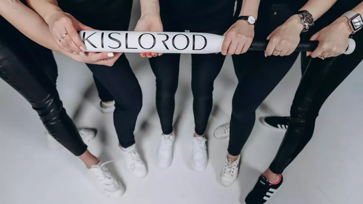 Школа-студія "KISLOROD" Нарощення вій. Навчання фото 1