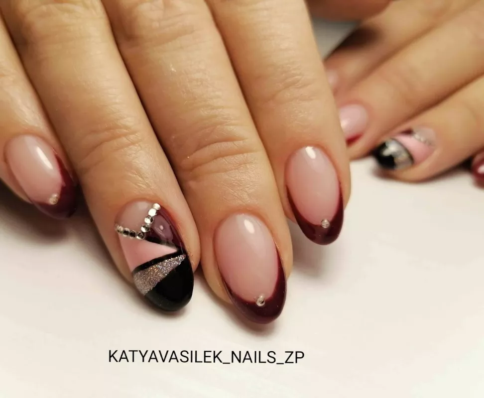 @katyavasilek_nails_zp фото 1